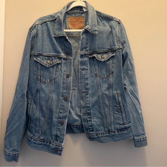 Vintage Levi's Medium Stonewash Trucker
Jacket L (72335) - Picture 1 of 9